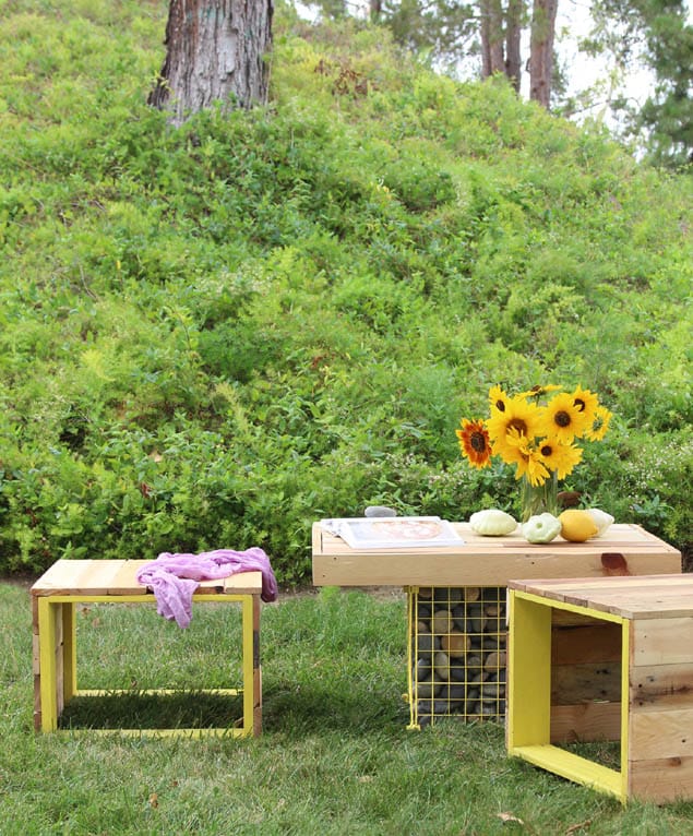 Construisez une superbe pièce extérieure tropicale avec des palettes - Un remodelage des locataires !  |  Un morceau d'arc-en-ciel