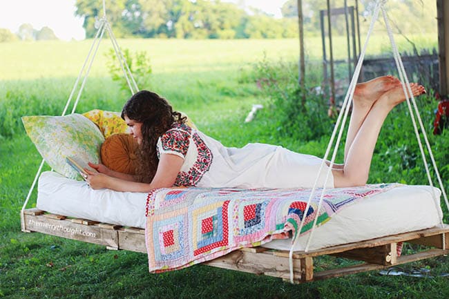 Pallet-Swing-Bed-The-Merrythought2