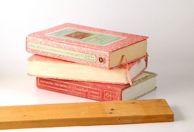 upcycled-books-wall-shelf-apieceofrainbow (5)