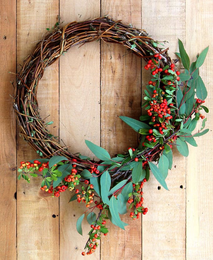 Make beautiful wreaths easily from foraged materials using a simple hack! See how to make a Honeysuckle or Grapevine wreath, plus gorgeous variations. - A Piece Of Rainbow