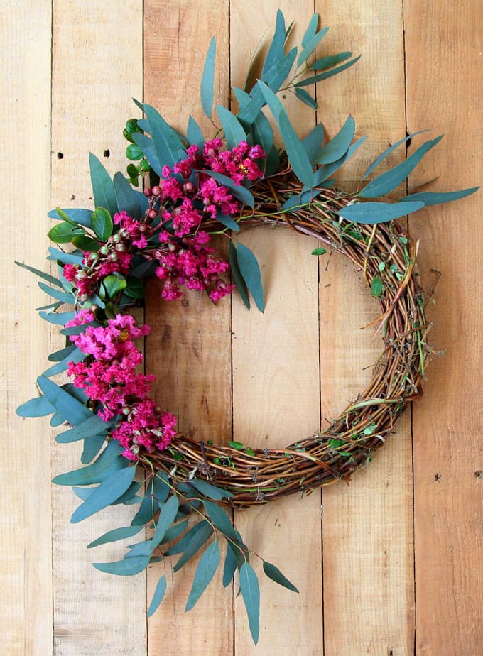 Make beautiful wreaths easily from foraged materials using a simple hack! See how to make a Honeysuckle or Grapevine wreath, plus gorgeous variations. - A Piece Of Rainbow
