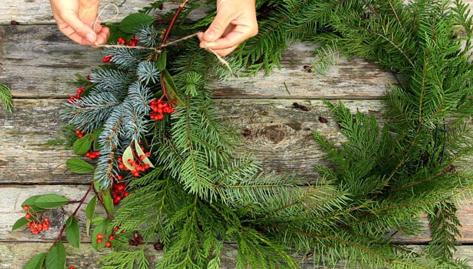 diy-fresh-christmas-wreath-apieceofrainbow-16