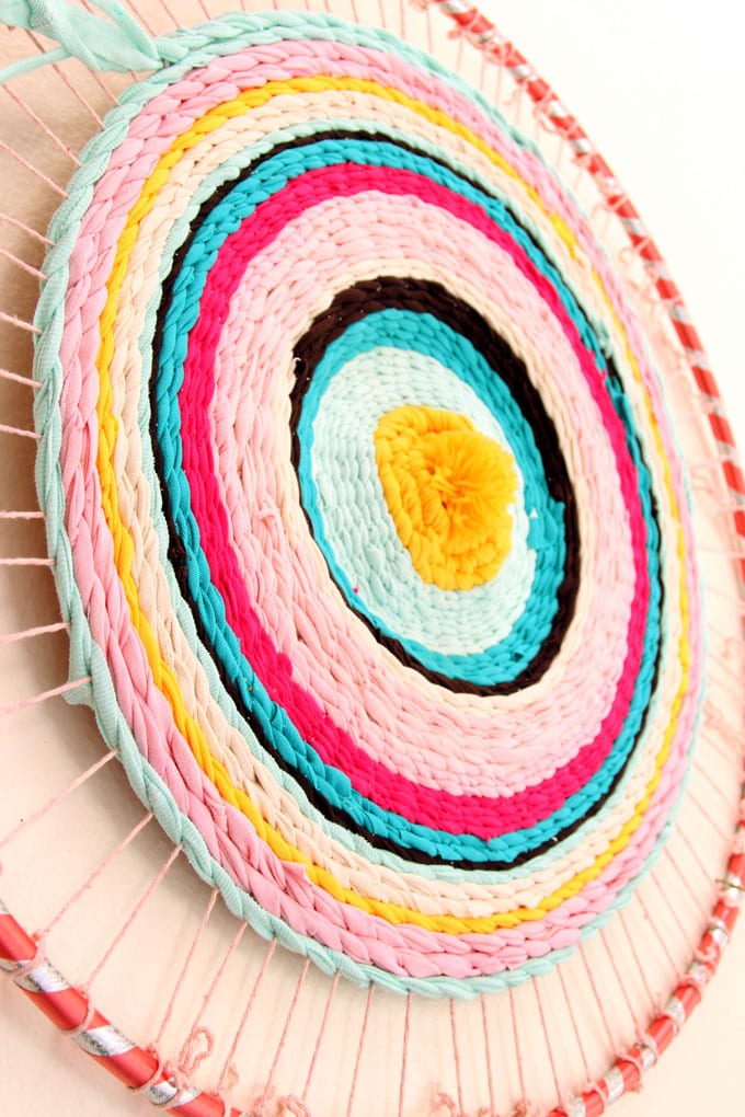 use a hula hoop to make colorful boho farmhouse Anthropologie style t-shirt yarn rag rug 