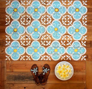How to make your own stencils and create beautiful stenciled pallet wood floor or wood door mat in this detailed tutorial! Free template download included.