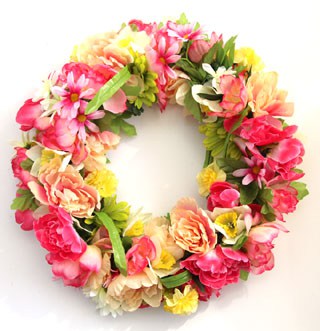 How to make a stunning $344 flower wreath for $15! The easiest and most fun way to make a beautiful wreath with surprising materials! - A Piece Of Rainbow Blog