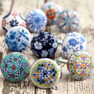 5 minute Anthropologie knobs knockoff: free printable designs and best secret on how to decoupage wood easily. Make $1 beautiful DIY drawer knobs that look like expensive hand painted dresser knobs! - A Piece of Rainbow
