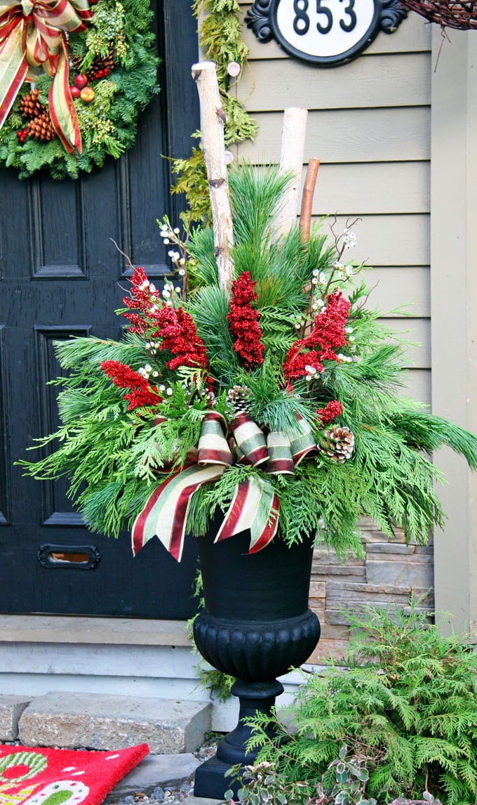 24 Colorful Winter Planters & Christmas Outdoor Decorations - A Piece ...