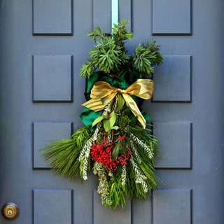 Make a gorgeous Christmas swag for free in 10 minutes! Perfect Christmas decoration for doors, walls, mailboxes, and stair railings. Easier than a wreath! A Piece of Rainbow