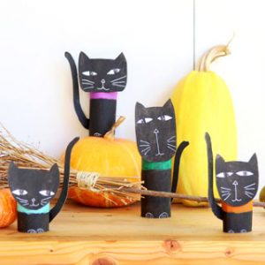 Wickedly gorgeous DIY Halloween cat family with free templates for you to download! Great as Halloween decorations & super fun kids Halloween crafts, LOVE!