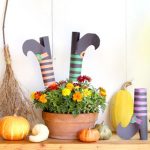 Easy DIY witches shoes with free printable templates! Awesome as witches legs Halloween decorations, wreaths, centerpiece, & kids friendly Halloween crafts!