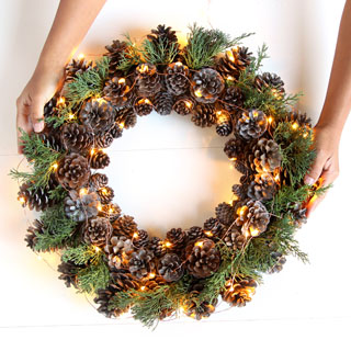 Easy & long lasting DIY pinecone wreath: beautiful as Thanksgiving & Christmas decorations & centerpieces. Great pine cone crafts for fall & winter!