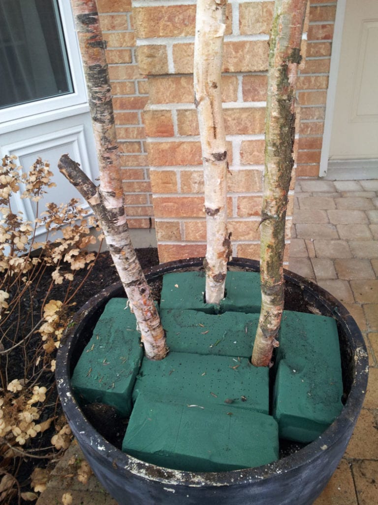outdoor planters for winter & Christmas decorations. Best porch pot ideas 