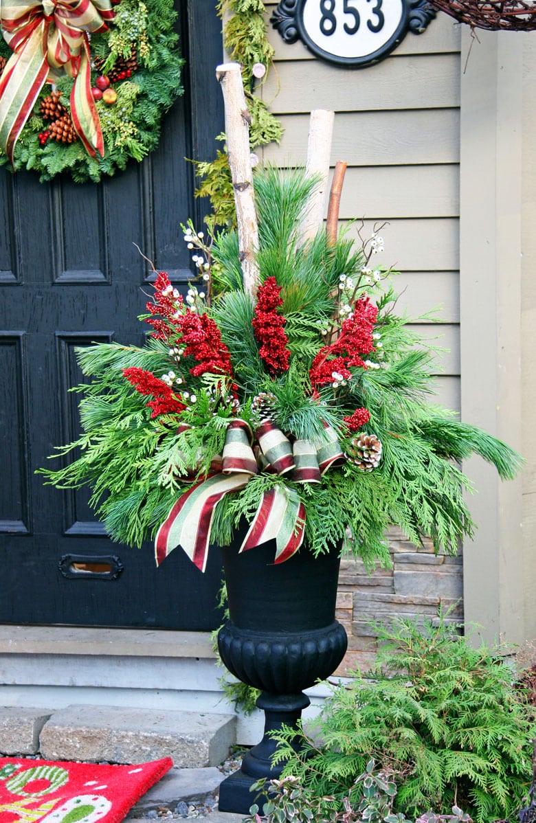 24 Colorful Outdoor Planters for Winter & Christmas Decorations - A ...