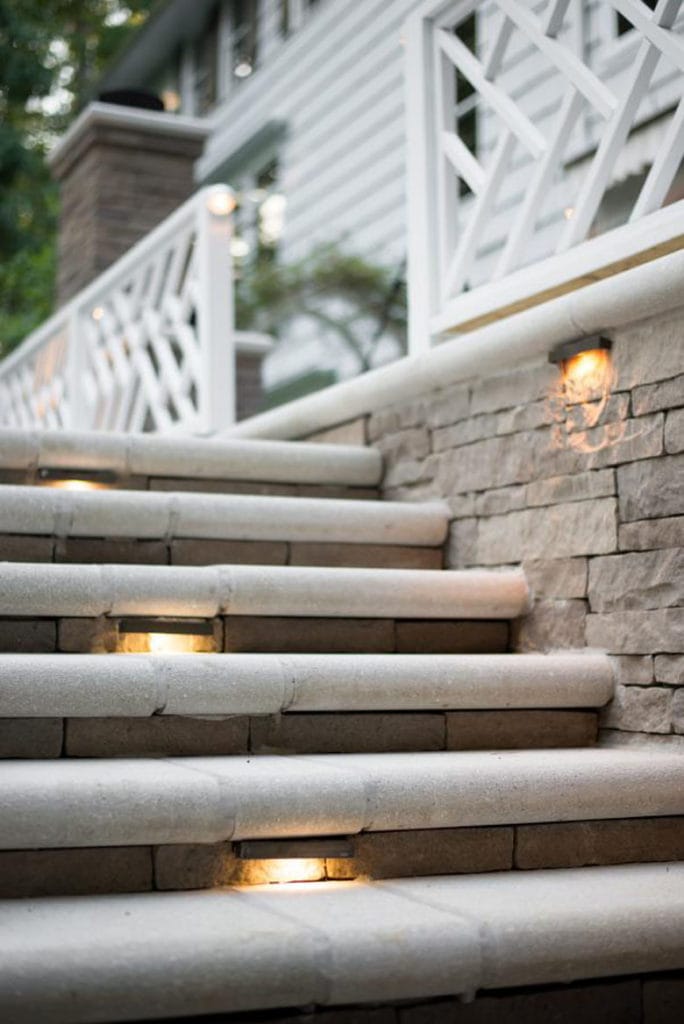 Up lights are usually installed on the ground level and shine up at a tree, a wall, or a garden sculpture. 
