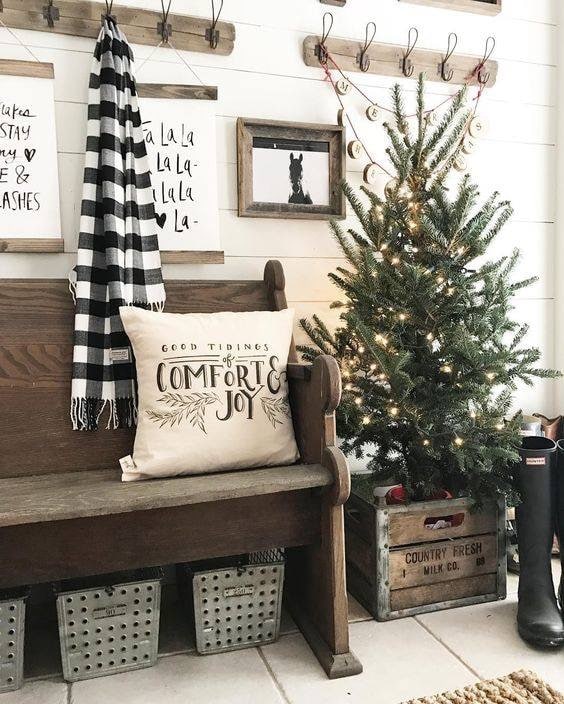 Black and white Christmas decorating ideas