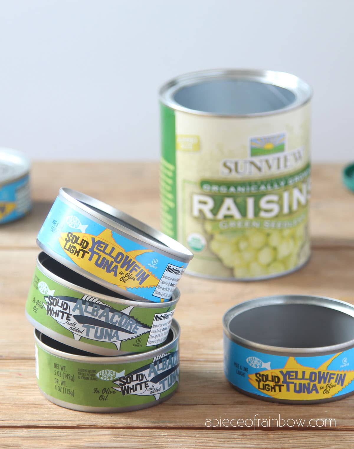 Tuna cans and raisin cans to make Christmas ornaments 