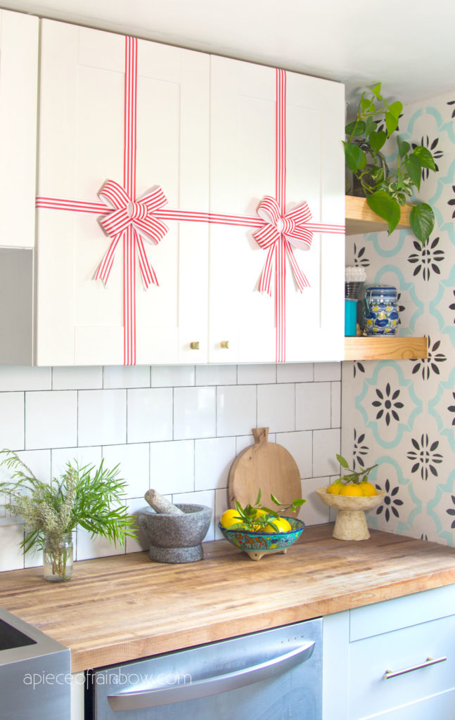 Idea 1: make Christmas kitchen cabinet decorations with paper