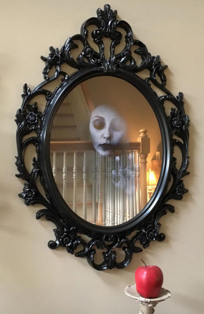 DIY Halloween mirror