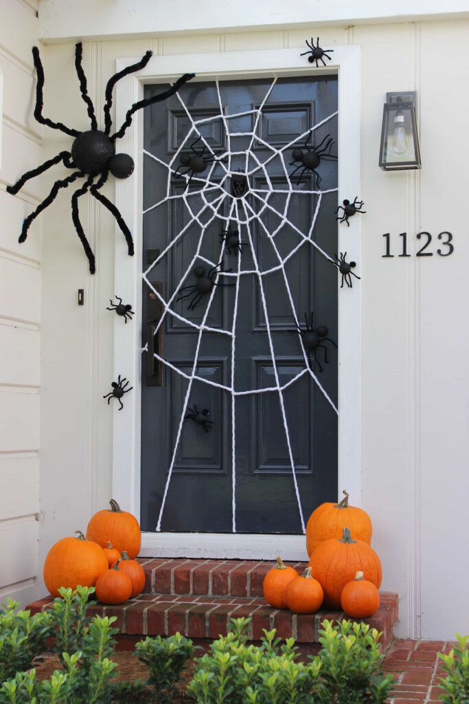 Halloween spider outdoor decorating ideas 