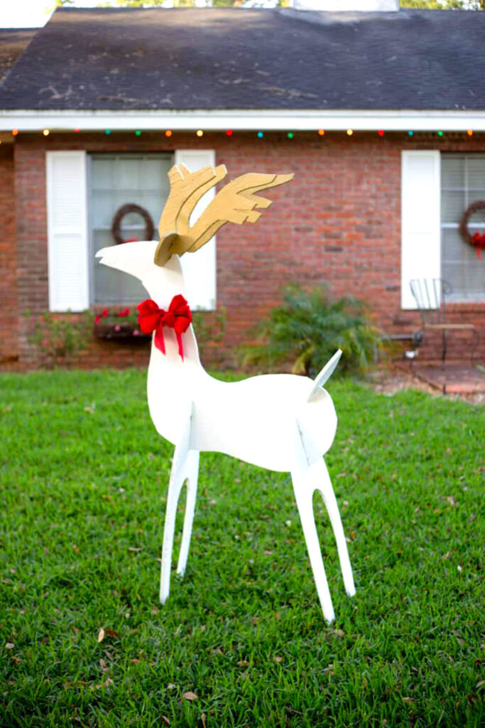 DIY Reindeer Christmas lawn decorations